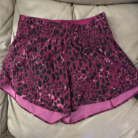 Lululemon Track That Mid-Rise Short 5” - Picture 1 of 3